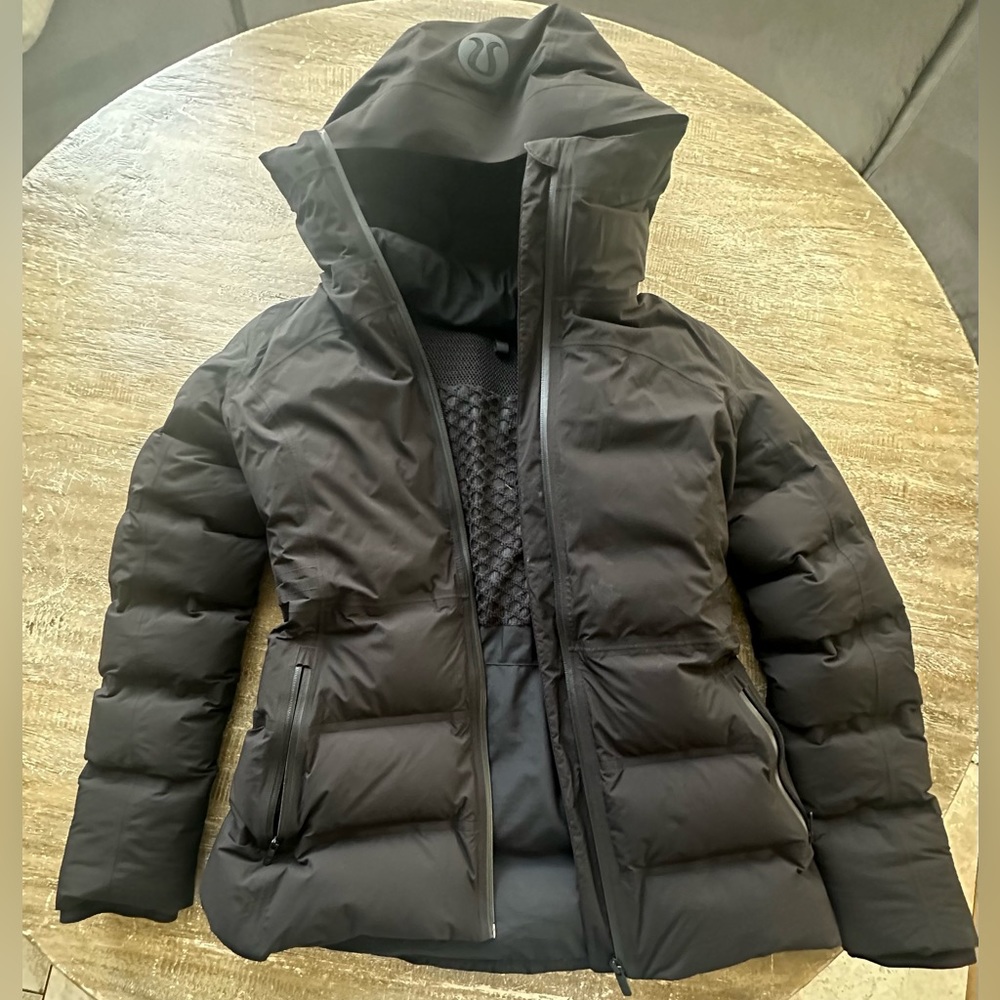 Lululemon stretch seal sleet jacket size 4